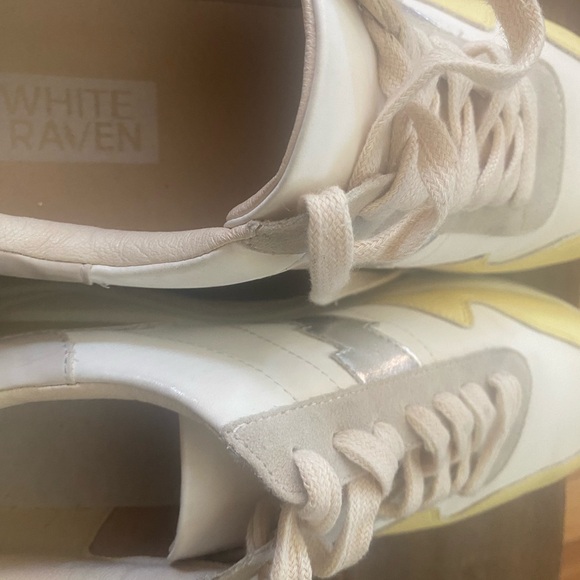 WHITE RAVEN - Picture 6 of 6